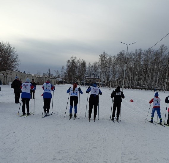 Участие в лыжной (юнармейской) городской эстафете.