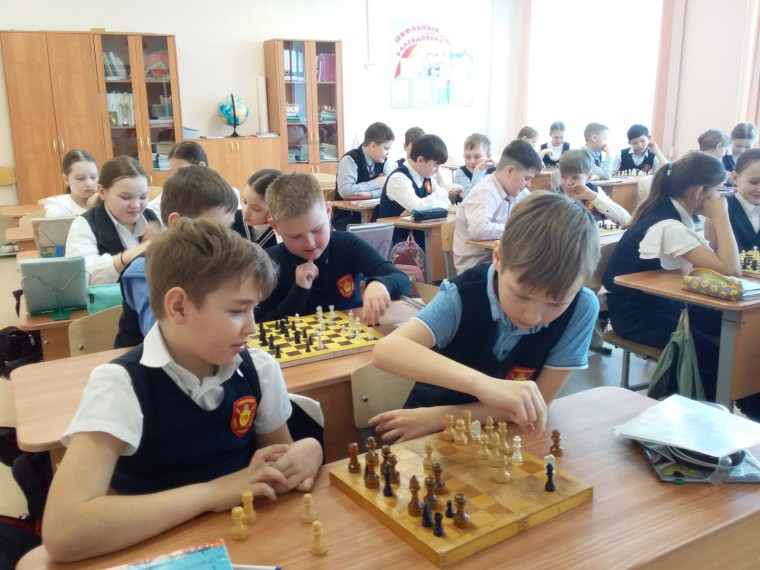 Школьные соревнования по шахматам.