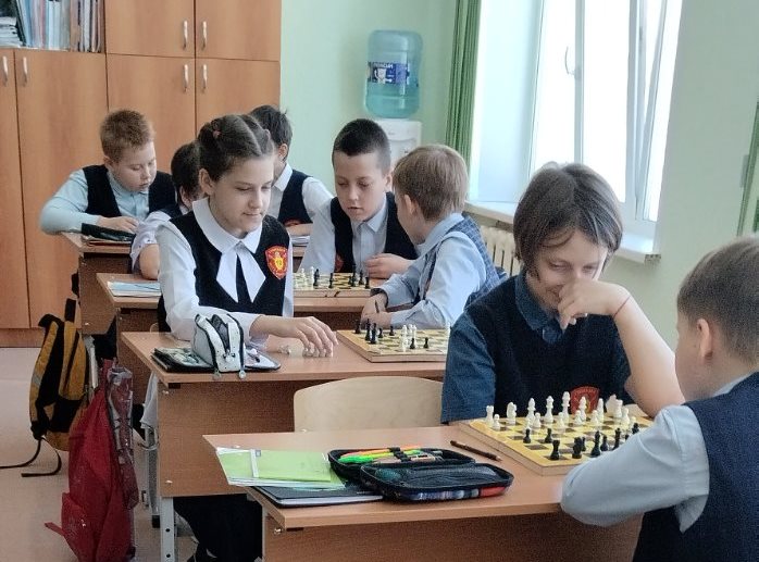 Школьные соревнования по шахматам.